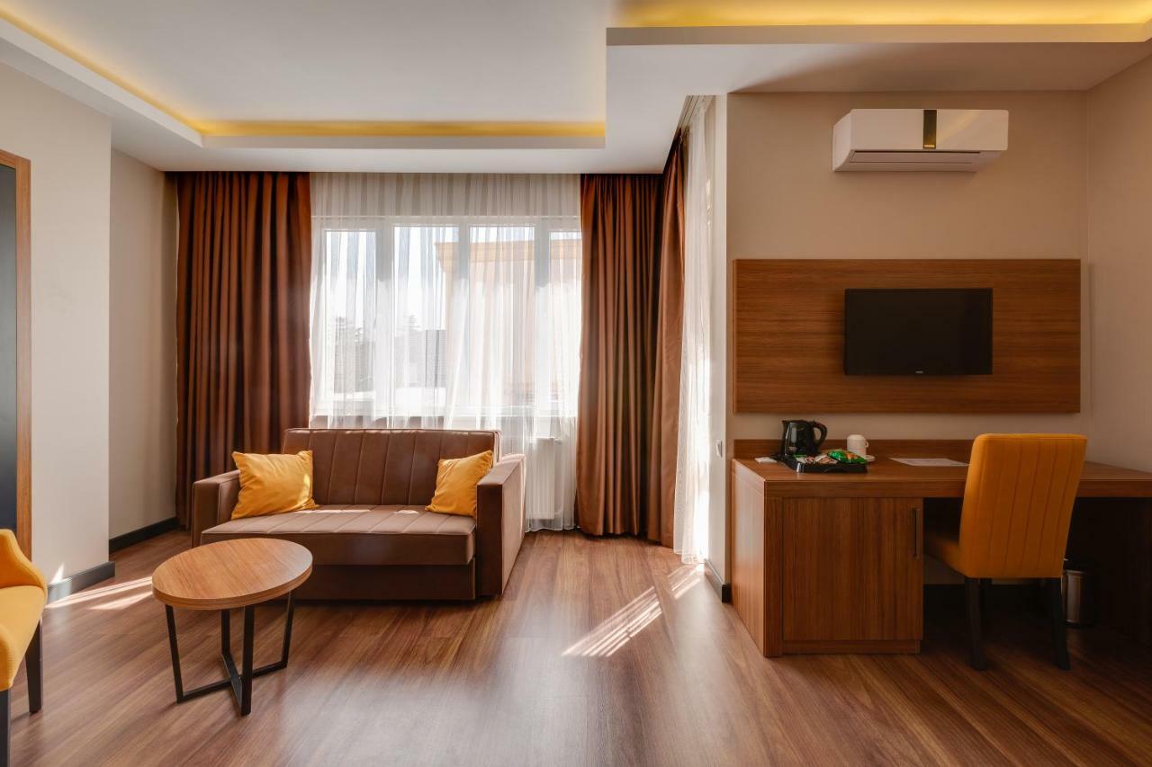 City Hotel באטומי מראה חיצוני תמונה