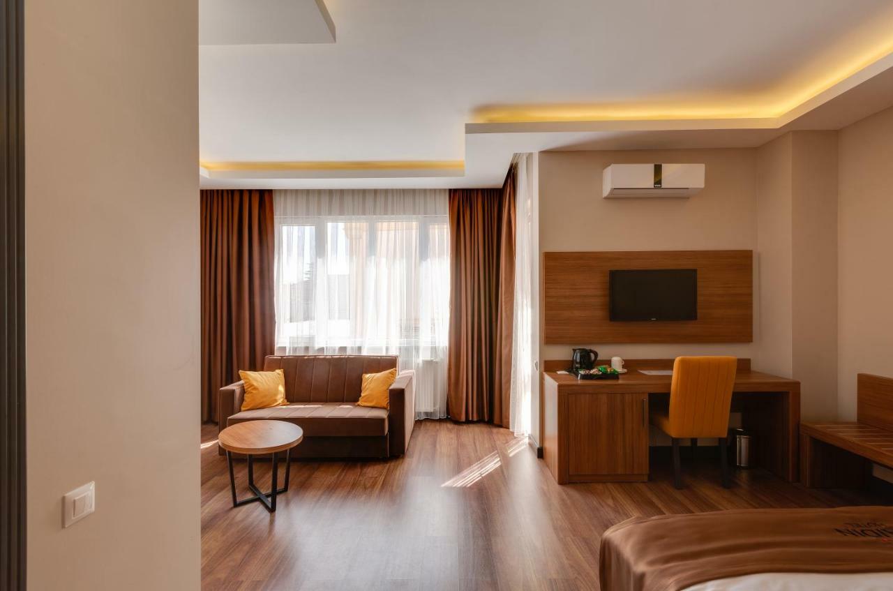 City Hotel באטומי מראה חיצוני תמונה