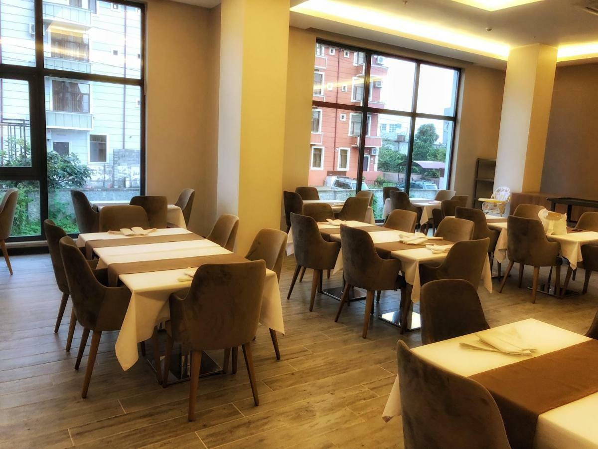 City Hotel באטומי מראה חיצוני תמונה