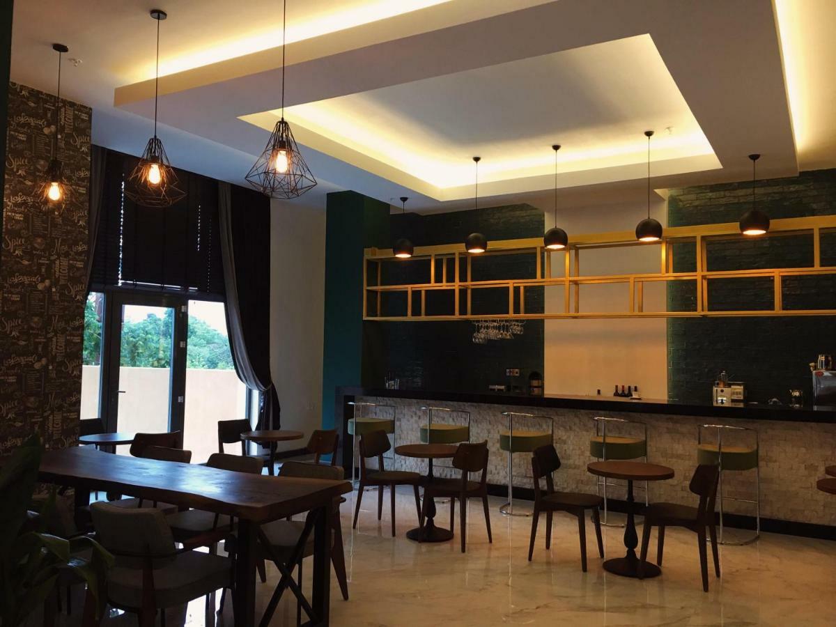 City Hotel באטומי מראה חיצוני תמונה